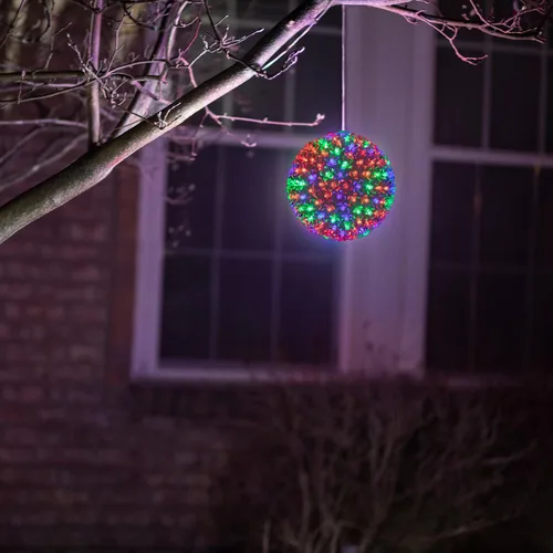 Alpine Corporation Adorno colgante de esfera intermitente para interiores y exteriores de 8 pulgadas de alto con luces LED multicolores, decoración