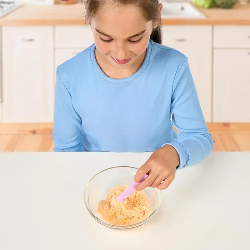 Miniatura 7 de Cookeez Makery Horno de dulces para fiestas, mezcla a tu amigo abrazos. Caliente la mezcla de masa y crea un pastel de cumpleaños interactivo cálido