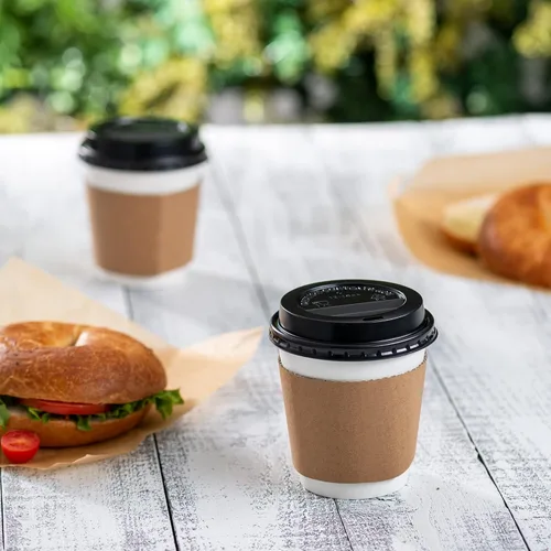Miniatura 6 de GUSTO 50 juegos de tazas de café desechables con tapas y fundas de 10 onzas. Vasos calientes de papel para viajes y uso en la oficina. Paquete 16
