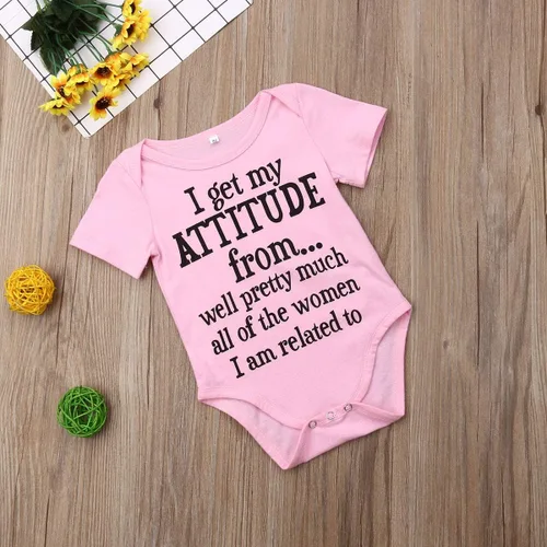 Miniatura 86 de Pañalero para bebé recién nacido, con frase en inglés “Got my mind on my momy”, color gris y blanco, talla 0-18M