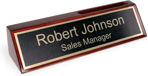 Miniatura 9 de Placa de nombre personalizada de madera de nogal ExcelMark para escritorio de oficina en negro con letras doradas - 2 x 8 pulgadas