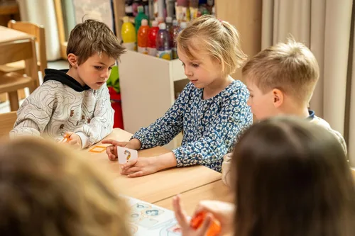 Miniatura 10 de Concept Kids Animals - Juego cooperativo de adivinanzas de animales para niños. Divertido juego de mesa familiar para niños y adultos, a partir de 4