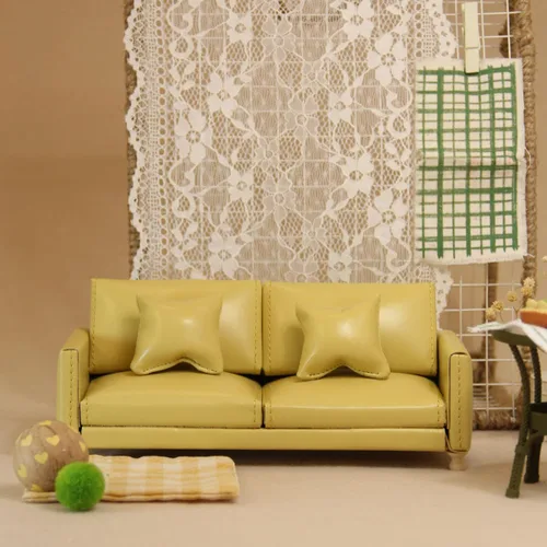 Miniatura 4 de Sofá de cuero para casa de muñecas en miniatura, a escala 1:12, juego de muebles de mini sofá con cojines para figura de muñeca de 3 a 6 pulgadas