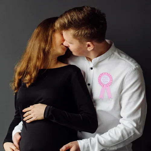Miniatura 2 de Botón divertido para baby shower con texto en inglés «Man Behind The Bump» para papá Decoraciones de fiesta, suministros divertidos para papá