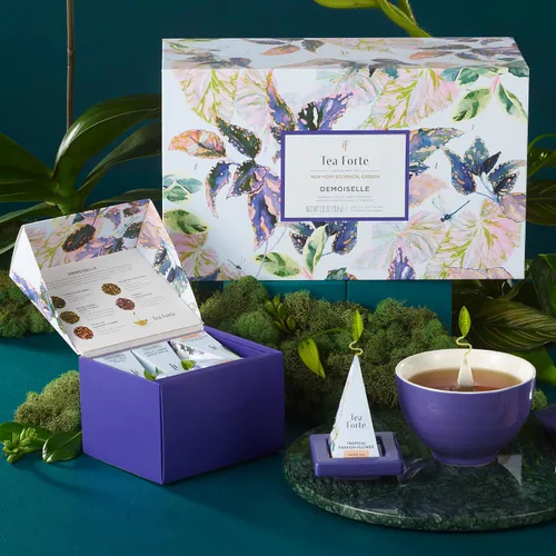 Miniatura 9 de Tea Forte Demoiselle - Juego de regalo de té premium de 3 piezas con taza y tapa Indigo Cafe, bandeja de té y caja de presentación mini de 10
