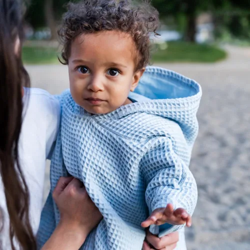 Miniatura 2 de Jade&Kai Toalla con capucha para bebés y niños pequeños, se ajusta a un poncho, gofre de algodón orgánico, ligera y absorbente, para baño, playa