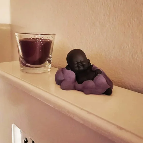 Miniatura 2 de Kingzhuo - Estatua de Buda de cerámica pequeña, creativa, para manualidades, muñecas, adornos, regalo clásico chino, delicado, cerámica, arte