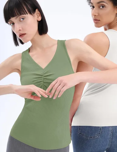 Miniatura 2 de KTILG Paquete de 2 camisetas sin mangas acanaladas para mujer, ajustadas, elásticas, básicas, de verano, casuales, con cuello en V