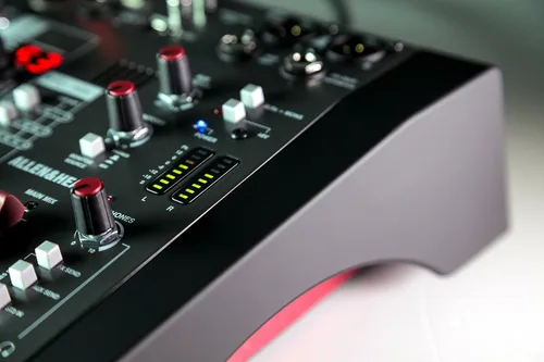 Miniatura 12 de Allen & Heath ZEDi-10FX - Mezclador de audio híbrido compacto/interfaz USB 4x4 con 61 efectos de calidad de estudio (AH-ZEDi-10FX), Negro