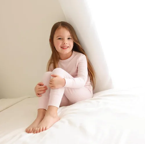 Miniatura 39 de Posh Peanut Pijamas para niñas, suaves, de viscosa de bambú para niños, pijamas a juego de manga larga para niñas