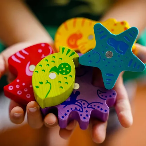 Miniatura 4 de HABA Mis primeros juegos - ¡Aquí está Fishy Fishy! Juego magnético de pesca Edades 2+ Fabricado en Alemania Juegos para niños pequeños, juguetes