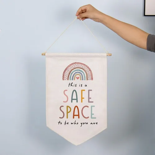 Miniatura 2 de Este es un espacio seguro para ser quien eres Arte de positividad neutral Bandera de pared para sala de juegos de niños Bandera de decoración