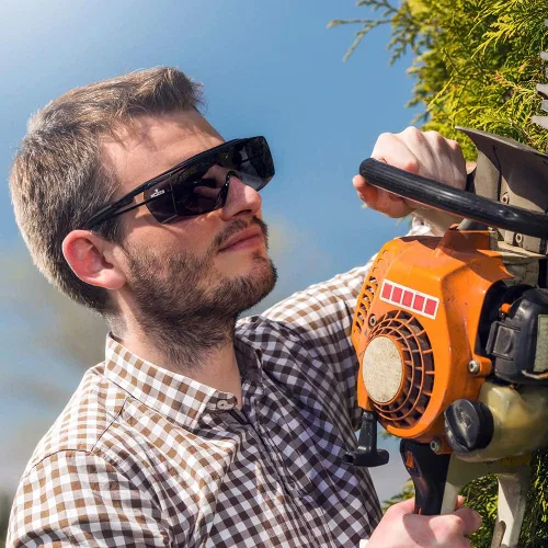 Miniatura 5 de NoCry Gafas de seguridad tintadas con lentes envolventes antiarañazos, protección UV400 y funda de seguridad resistente al agua con clip, funda
