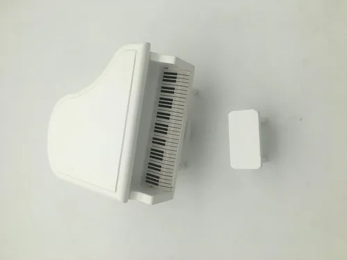 EatingBiting Mini House - Piano en miniatura con silla, casa pequeña 1:12, muebles en miniatura, piano blanco con silla, escala 1:12, escena del