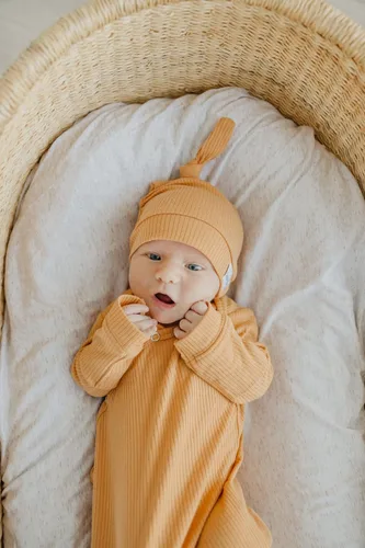 Miniatura 4 de Copper Pearl Gorro de bebé con nudo superior elástico suave Dolce