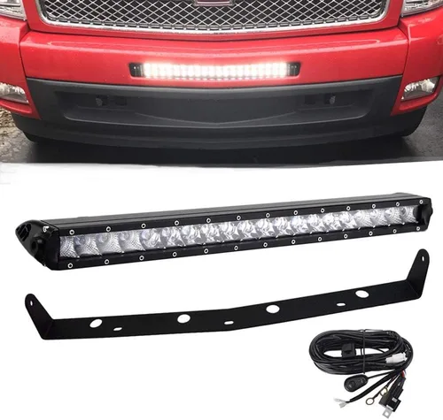 Barra de luz LED recta de fila única de 22 pulgadas y 150W con kit de cableado y soportes de montaje ocultos en el parachoques inferior delantero.