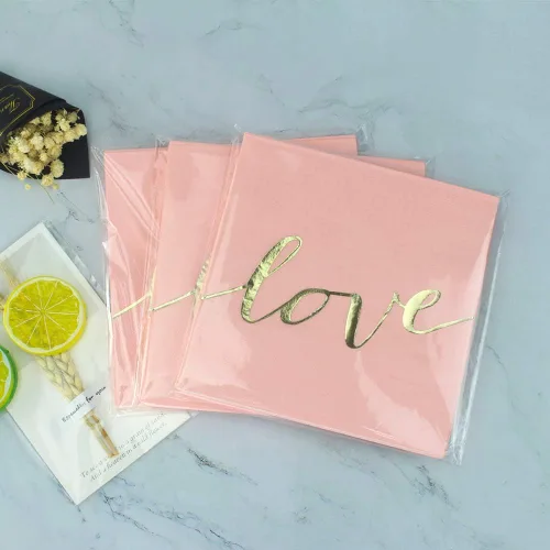 Miniatura 3 de Servilletas de papel rosas estampadas con letras de amor doradas brillantes, plegadas de 6.5 x 6.5 pulgadas, desplegadas de 13 x 13 pulgadas