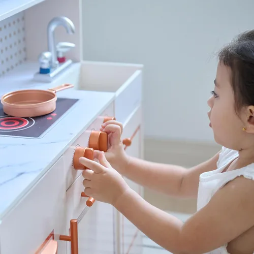 Miniatura 8 de Teamson Kids Cocina de madera para niños pequeños con accesorios, juego de cocina de simulación para niños a partir de 3 años, juego de cocina