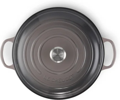 Miniatura 2 de Le Creuset Signature Cacerola de hierro fundido esmaltado, 5 cuartos de galón, color gris oscuro (Oyster)