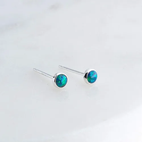 Miniatura 60 de Aretes pequeños de plata de ley para cartílago, tragus, hélix, múltiples piercings hipoalergénicos, piedra natal para mujer, juego de bisel