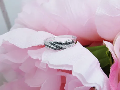 Miniatura 6 de Dazzlingrock Collection 0.15 Cttw Round Black & White Diamond Criss-Cross Swirl Ring for Her in 10K Solid Gold