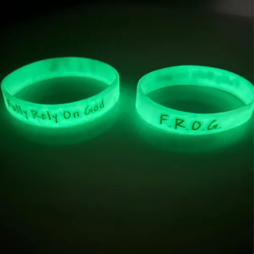 Miniatura 2 de Biblebanz F.R.O.G. Pulseras que brillan en la oscuridad – Pulseras totalmente confiadas en Dios (paquete de 50) pequeñas de 7 pulgadas