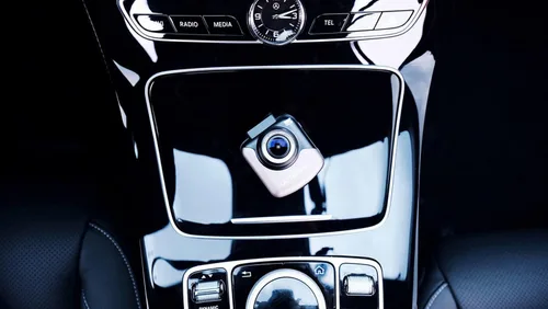 Miniatura 8 de UltraDash Dash Cam, soporte de carga magnética, sensor de imagen nocturna HDR de alta gama, lente gran angular de 6 capas de vidrio F1.8 de 140