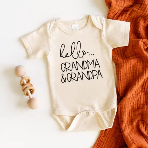 Miniatura 2 de Bump and Beyond Designs Regalo de anuncio de bebé con texto en inglés «Hello Grandma and Grandpa»