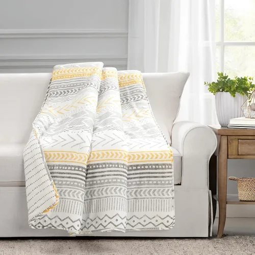 Lush Decor Hygge Geo - Manta reversible de algodón, 50 pulgadas de ancho x 60 pulgadas de largo, color amarillo y gris, manta para cama, manta