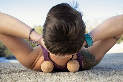 Miniatura 3 de Bola de masaje de corcho de viaje, alternativa ligera y sostenible a la bola de lacrosse para aliviar el dolor muscular (2.5 pulgadas