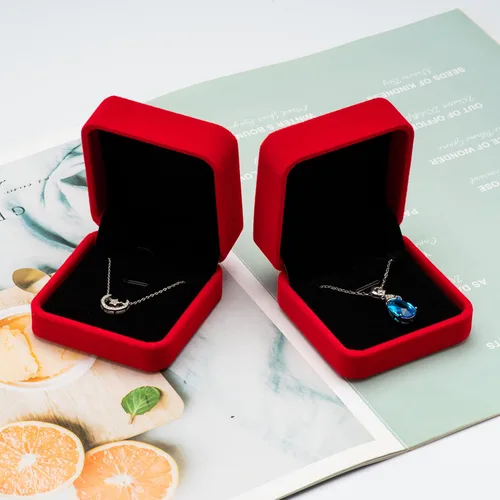 Miniatura 5 de Caja de regalo clásica de terciopelo para collar colgante (rojo y negro)