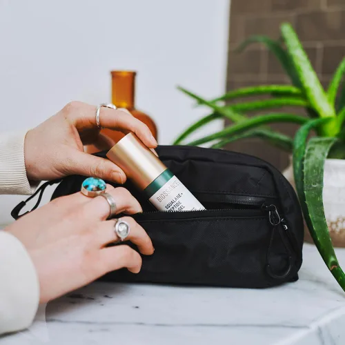 Miniatura 9 de WANDRD Neceser grande, organizador de maquillaje y bolsa de viaje para artículos esenciales de viaje