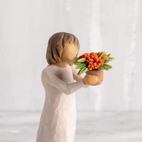 Miniatura 5 de Willow Tree Pequeñas cosas que marcan una gran diferencia, la figura sostiene una planta de algodoncillo para mariposas monarca, gracias por Natural
