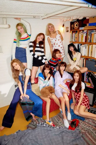 TWICE FANCY YOU THE 7th Mini Album C Ver. Incl. PHOTO BOOK+FANCY LENTICULAR+PHOTOCARD+FANCY STICKER+STORE GIFT CARD