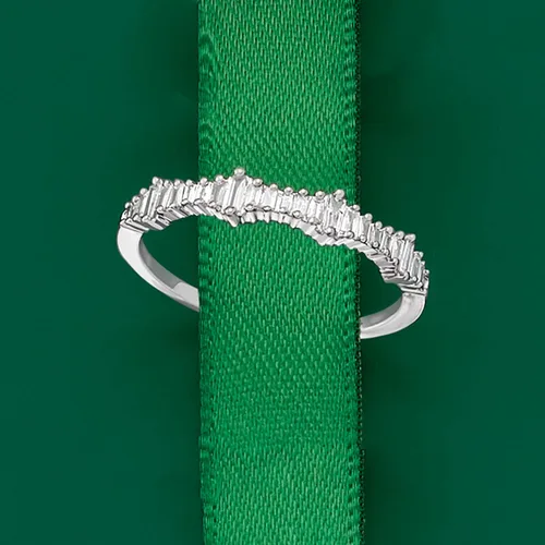 Miniatura 4 de Ross-Simons Anillo de diamantes baguette de 0.20 qt t t en oro de 14 kt, Diamante, Diamante