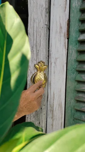 Miniatura 7 de Tropical Welcome – Aldaba de bronce con piña de Bali, un toque de elegancia tropical para la decoración de tu hogar