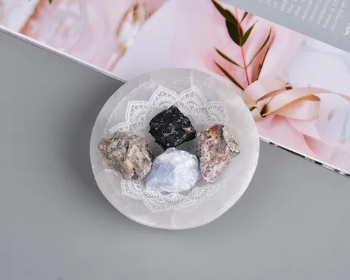 Miniatura 4 de AMOYSTONE Cuenco de carga de selenita natural con grabado de mandala, placa de cristal de limpieza energética de 5.5 pulgadas para meditación