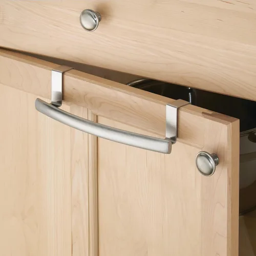 Miniatura 7 de mDesign Barra Curva de Toallas sobre Puerta de Acero, Colgador para Armario o Mueble, Soporte para Cocina, Baño - Sostiene Toallas de Mano/Platos