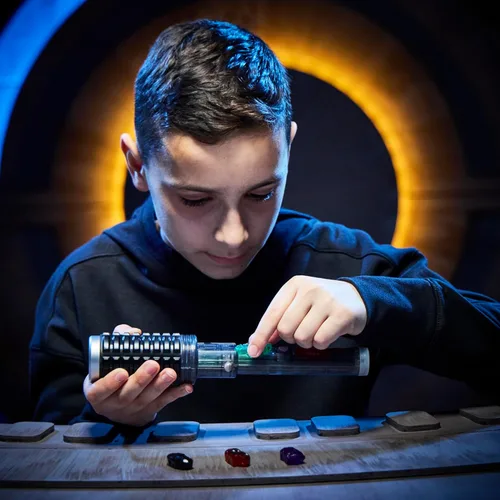 Miniatura 3 de STAR WARS Power Crystal Lightsaber, 7 colores y 10 cristales, más de 50 combinaciones que cambian de color, luces y sonidos, juguetes para niños