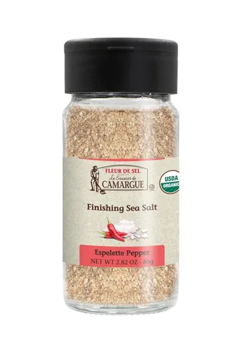 Le Saunier de Camargue Flor de Sel con chile Espelette - Sal de acabado de sal marina francesa con chile suave - Sal escamosa gourmet cosechada a