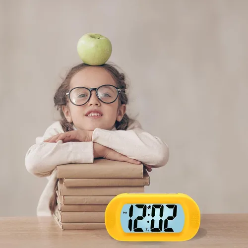 Miniatura 7 de Plumeet Reloj Despertador para Niños Grande Reloj Digital LCD de Viaje con Función de Repetición y Luz Nocturna - Sonido Ascendente y Tamaño de Mano