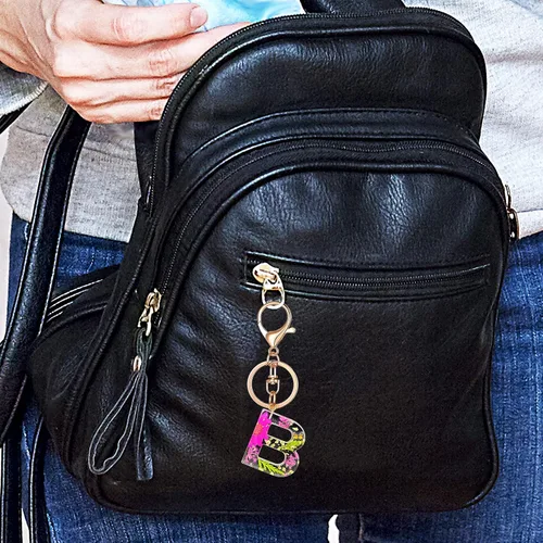Miniatura 6 de Llavero con letra inicial de mariposa, flor rosa, regalos de cumpleaños para mujeres y niñas, mochila, cartera, llave de coche, lindo llavero