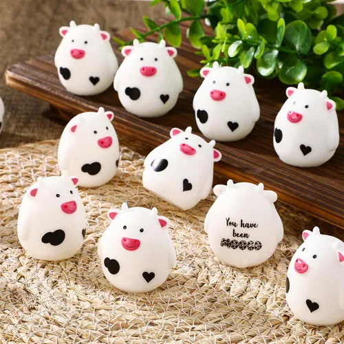Miniatura 7 de Cholemy Juego de 50 mini vacas de goma Moo Cows regalo de auto de graduación a granel You Have Been Mooed divertido para figuras de juego