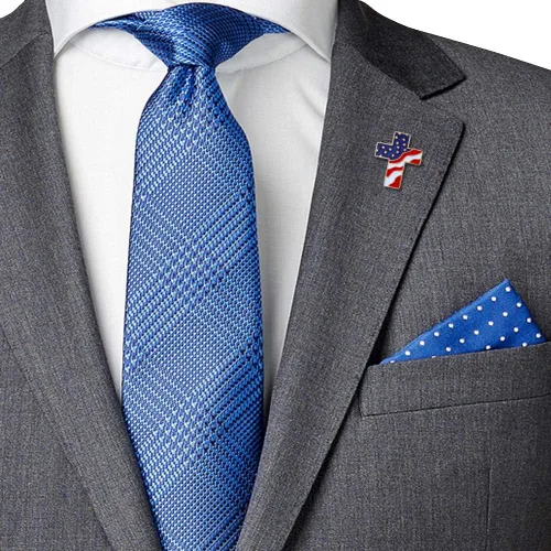 Miniatura 4 de PinMart Cruz patriótica con bandera estadounidense ondeando la bandera de Estados Unidos – Pin de solapa esmaltado – SecureClutch Back