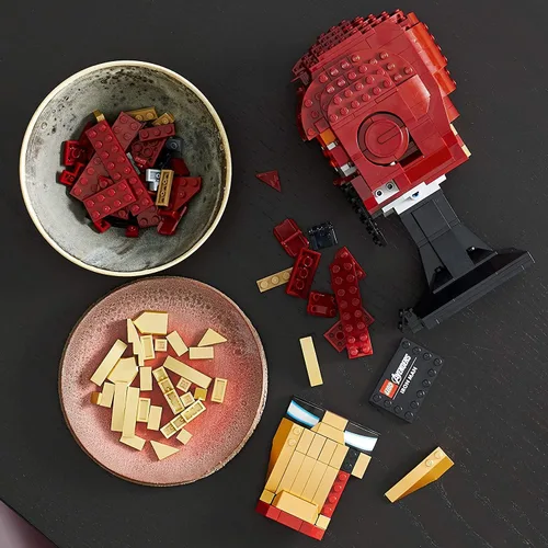 Miniatura 7 de Casco de Iron Man de LEGO Marvel Avengers 76165; Máscara de Iron Man de ladrillo para adultos para construir y exhibir, desafío creativo