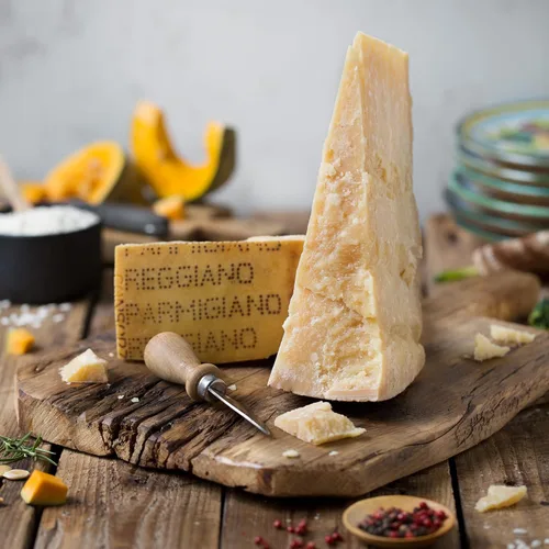 Miniatura 9 de Trío de degustación de Parmigiano Reggiano DOP de 18, 24, 36 meses 3x2.2 lb - 1 por envejecimiento - (3x1kg) - El único parmesano - EMILIA FOOD LOVE