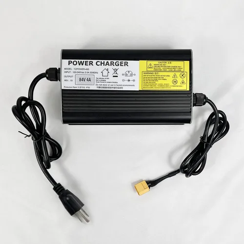 Salida del cargador 84V 4A Cargador XT60 Conector para el paquete de batería de litio 72V de la atención sanitaria