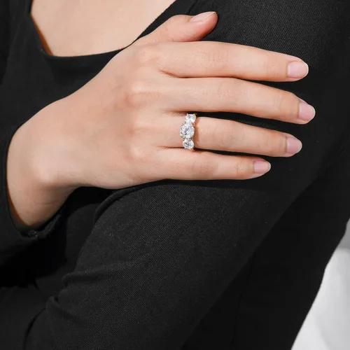 Miniatura 4 de Tienda Essentials Anillo redondo de 3 piedras de plata de ley chapada en platino o oro hecho con circonita cúbica de elementos infinitos