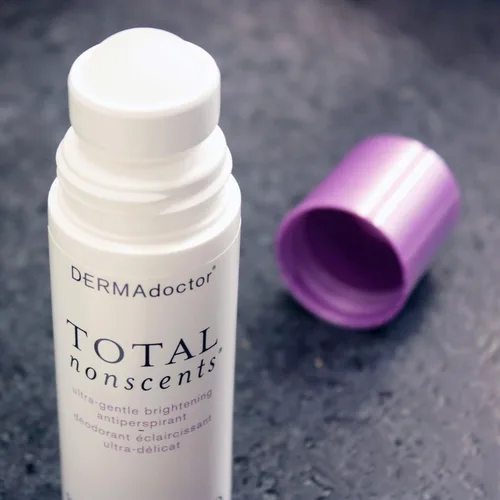 Miniatura 2 de DERMAdoctor Total Nonscents - Antitranspirante iluminador ultra suave, 3 onzas