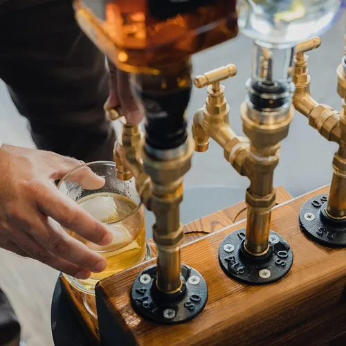 Miniatura 3 de Dispensador de licor de madera, base sólida, latón real, a prueba de fugas, dispensador de vertido suave para bar en casa, regalos de alcohol